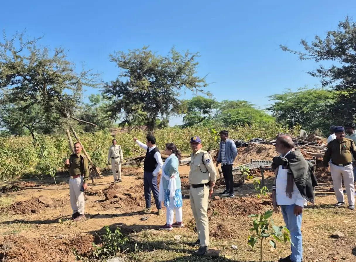 झाबुआ: मेघनगर थाना अंतर्गत सजेली नान्यासाथ वन क्षेत्र में प्रशासकीय संयुक्त दल द्वारा शुरू किया गया सर्चिंग एवं जांच कार्य