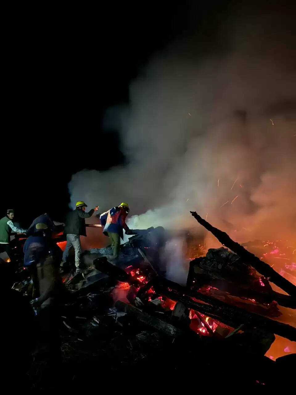 बंजार में चार गौशालाएं चढ़ी आग की भेंट