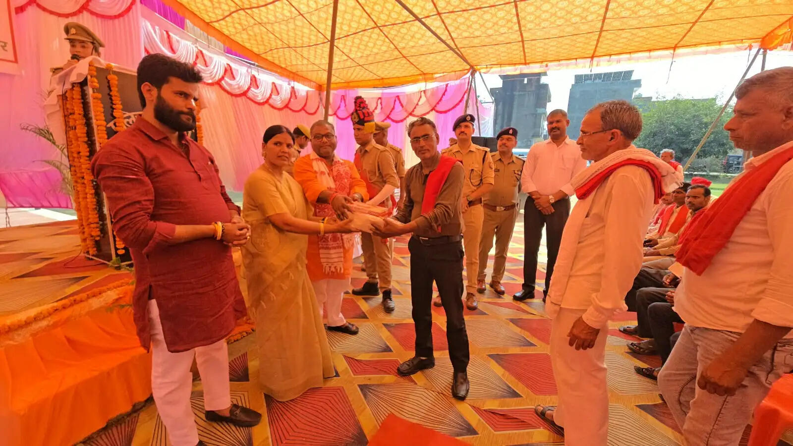 औरैया में सम्मानित किए गए ग्राम प्रहरी, एसपी और जनप्रतिनिधियों ने बढ़ाया उत्साह