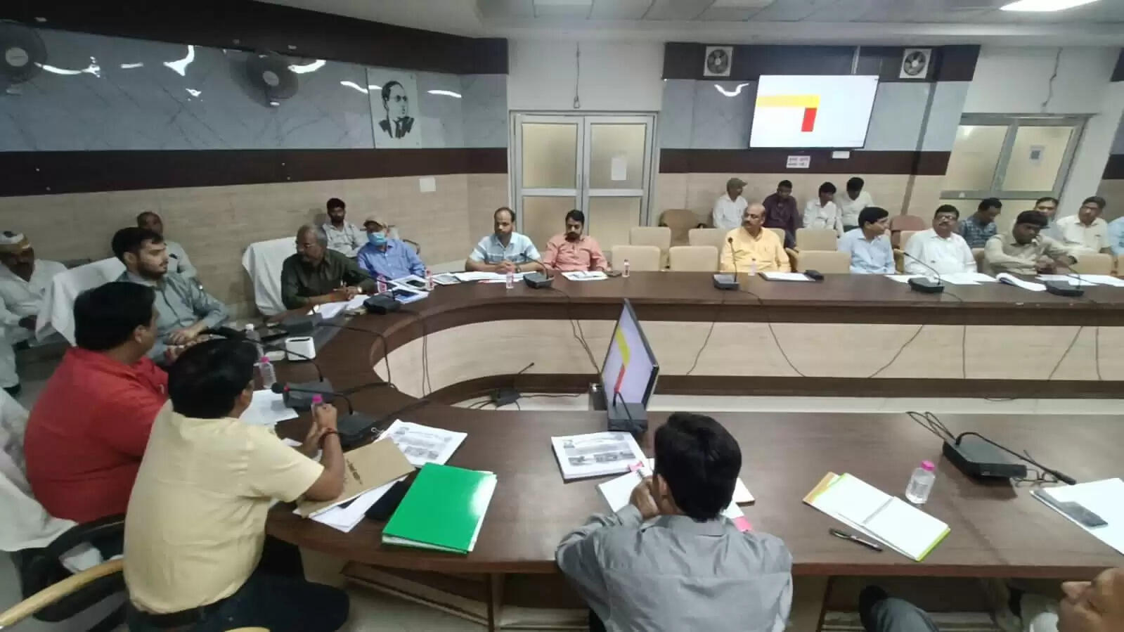 नवागत सीडीओ ने किया जनकल्याणकरी योजनाओं के प्रगति की समीक्षा