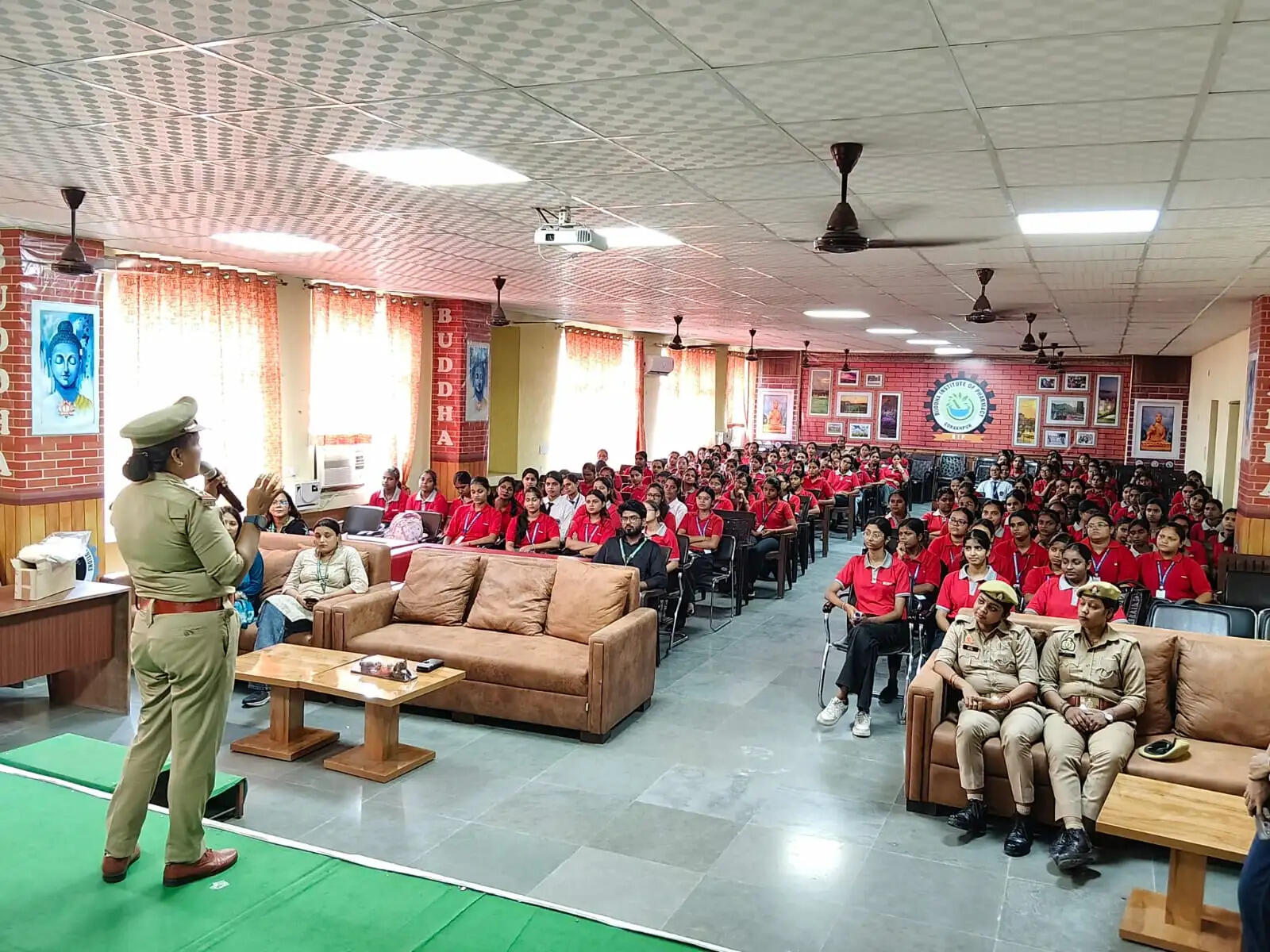 मिशन शक्ति के तहत छात्राओं को महिला सुरक्षा और अधिकारों के प्रति किया जागरूक