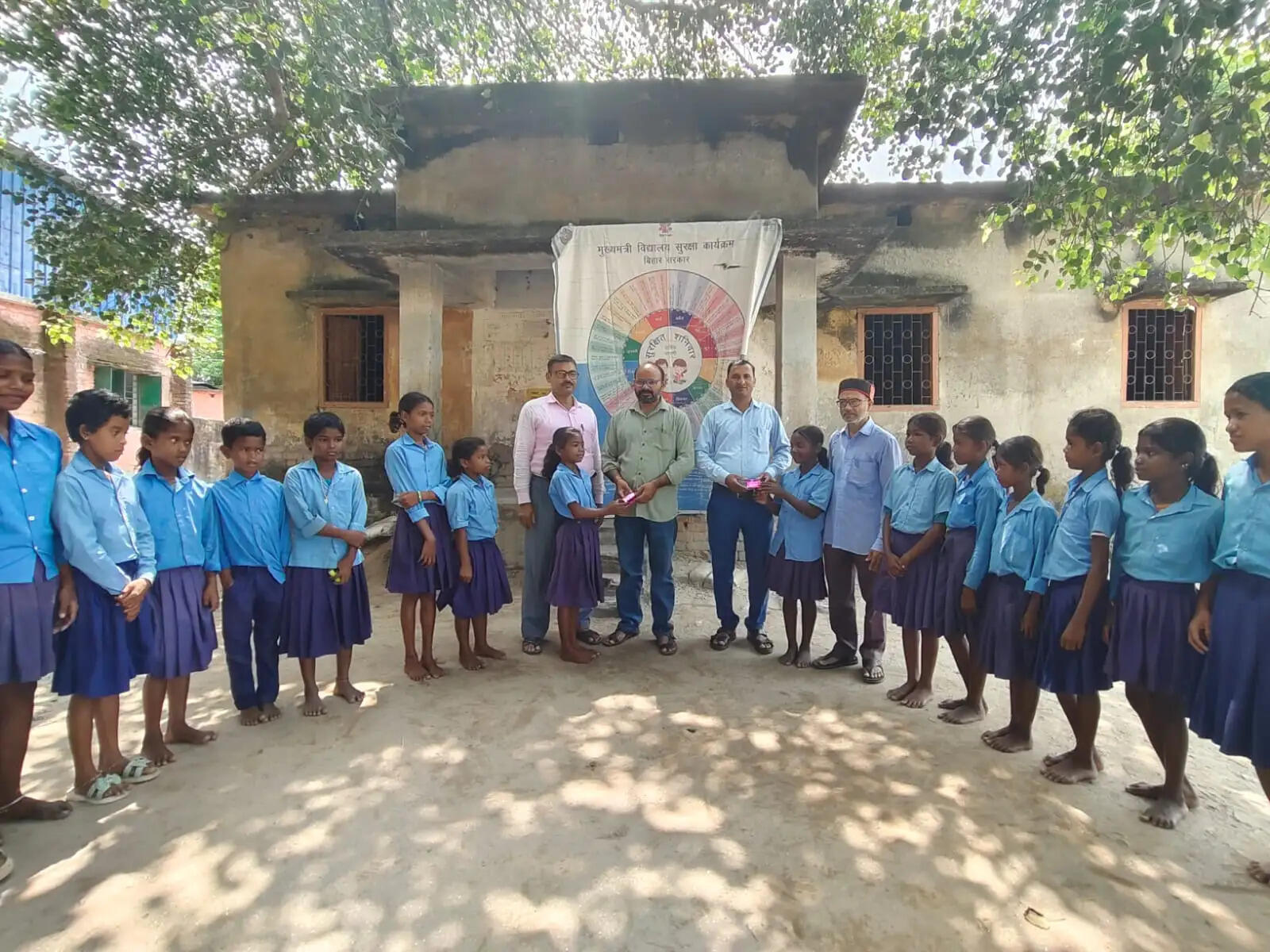 प्रावि आदिवासी टोला मधुरा में मनाई गई अंतर्राष्ट्रीय तटीय सफाई दिवस और राधाष्टमी