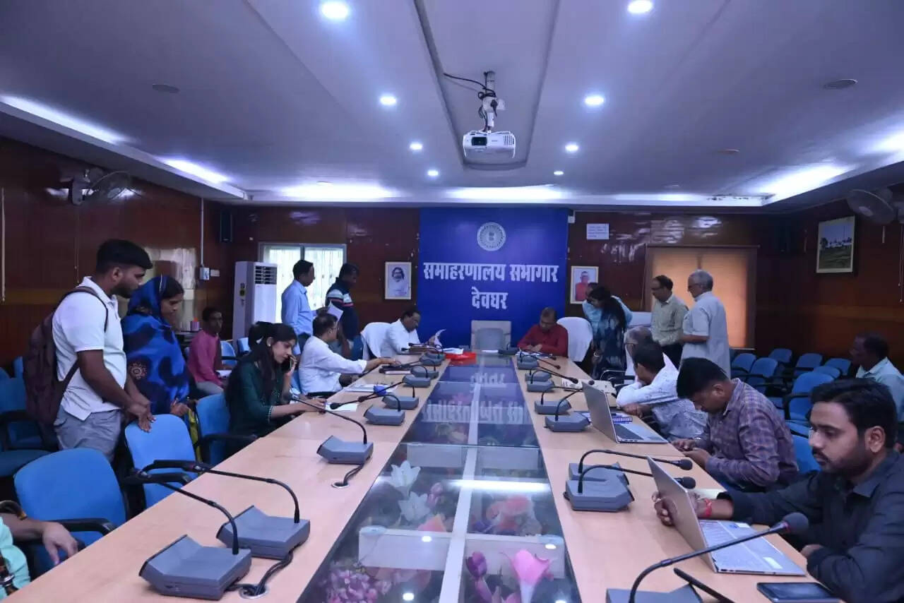 अपर समाहार्ता ने जनता दरबार में कई समस्याओं का मौके पर ही किया समाधान