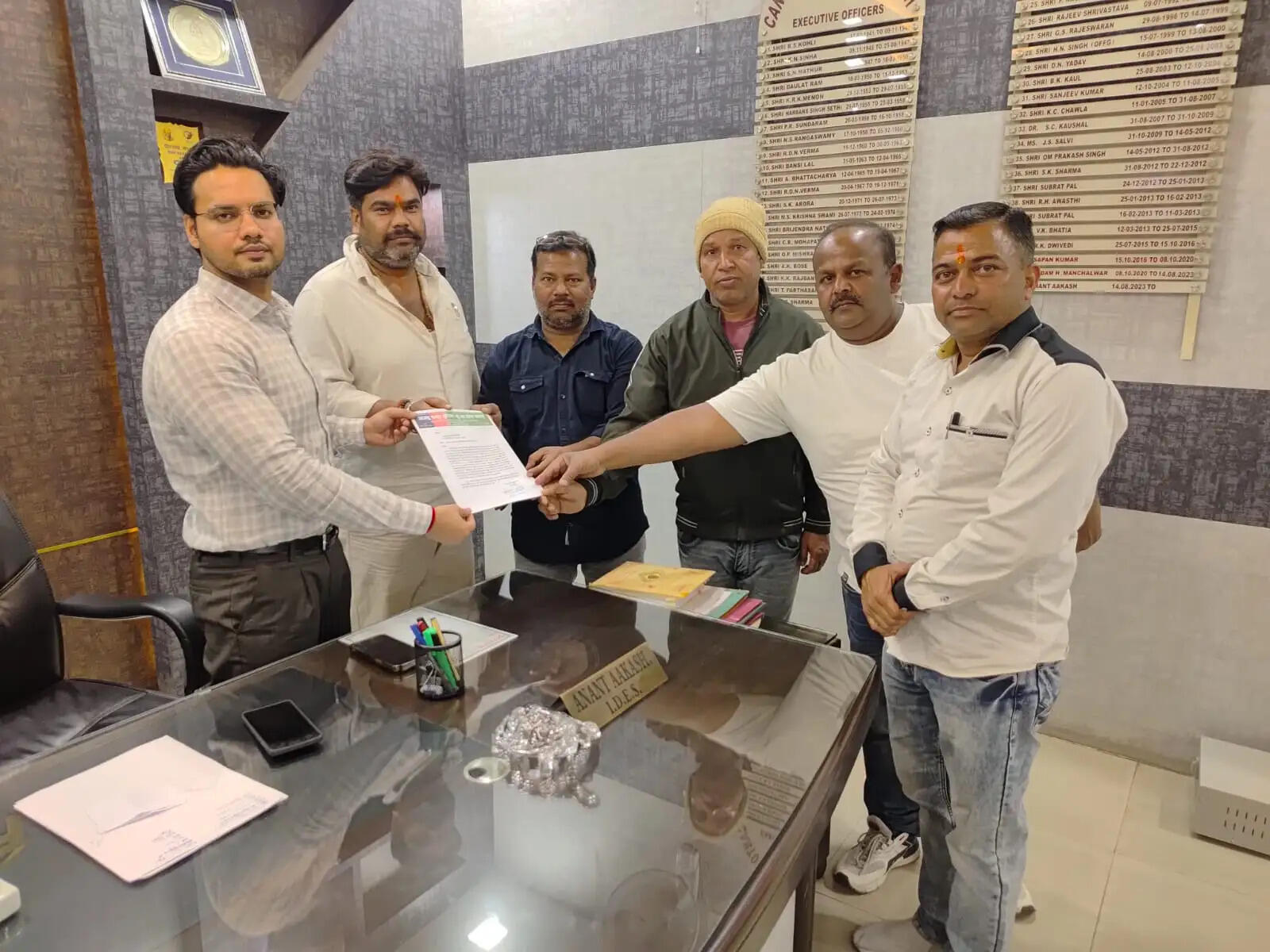 यूनियन ने बुकिंग काउंटर लगाने के लिए सीईओ को सौंपा ज्ञापन