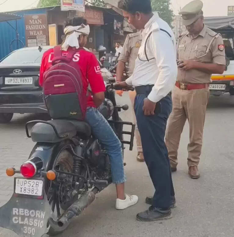 देवरिया: यातायात पुलिस ने अभियान चलाकर 152 वाहनों का किया चालान, 4 वाहन सीज