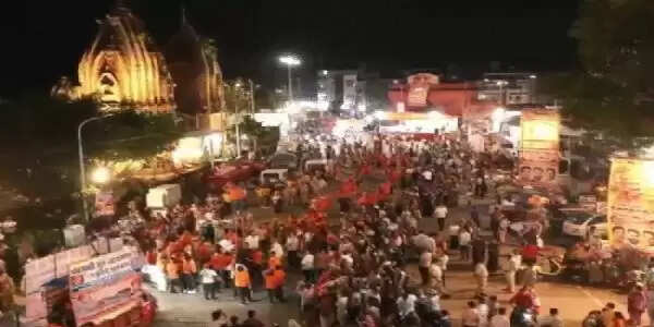 इंदौर में निकला झिलमिलाती नयनाभिराम झांकियों का कारवां, देखने के लिए उमड़ी भीड़