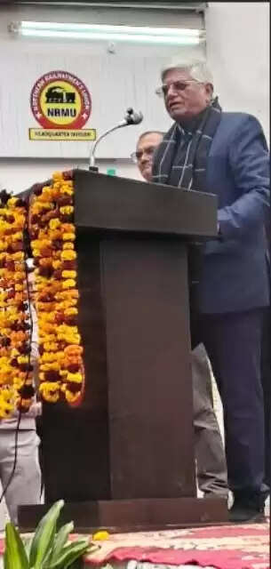 रेल कर्मचारियों की मांगों की अनदेखी उग्र आंदोलन को देगी जन्म : शिव गोपाल मिश्र