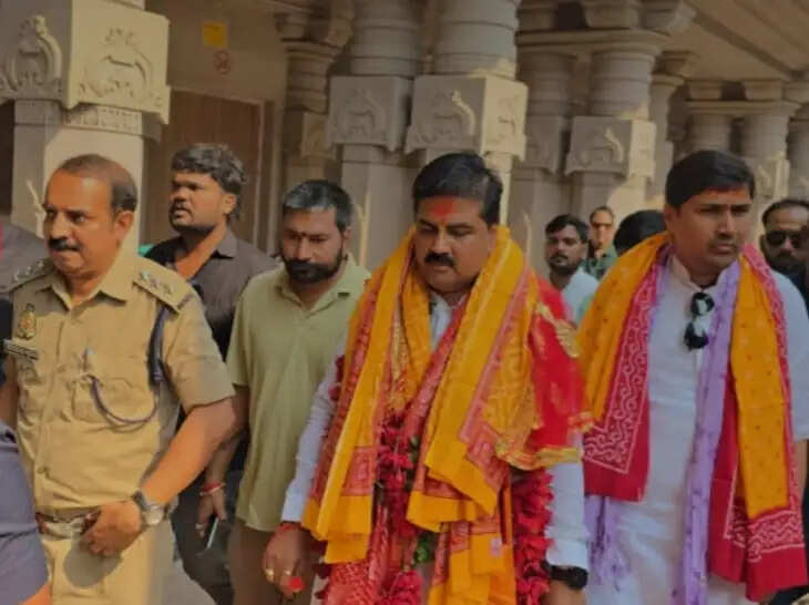 विंध्याचल धाम पहुंचे कथावाचक राजन महाराज, बोले- धर्म में आस्था ही जीवन का आधार