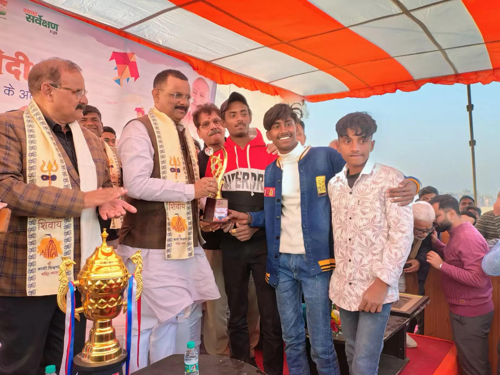 पतंगबाजी प्रतियोगिता : आसमानी जंग' में बनारस काइट क्लब बना चैंपियन