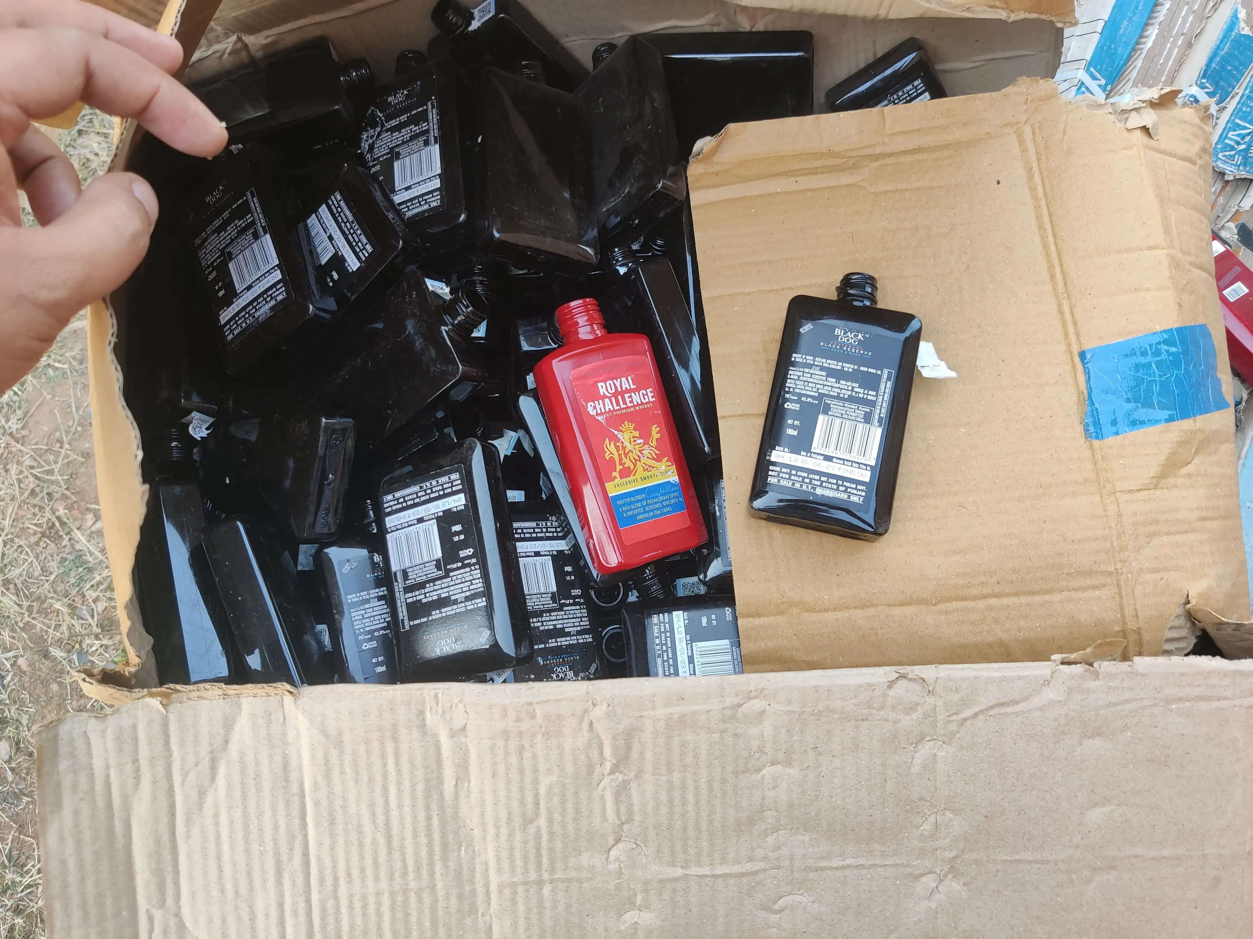 होली से पूर्व उत्पाद विभाग ने किया नकली शराब की फैक्ट्री का भंडाफोड़