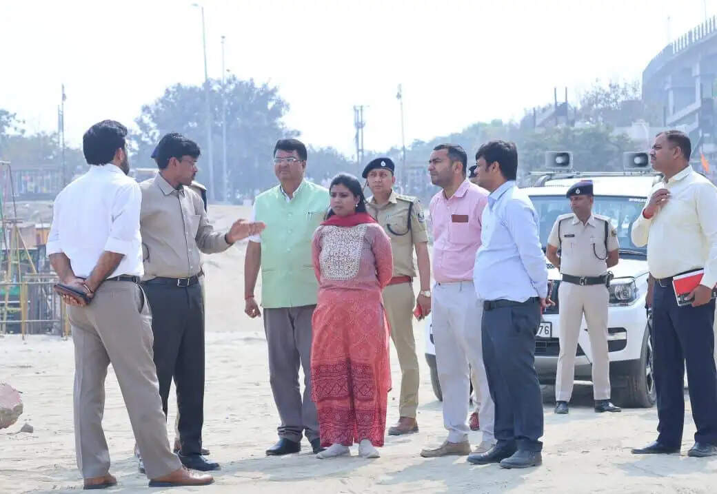 चैती छठ को लेकर पटना में तैयारियां तेज, जिलाधिकारी ने गंगा घाटों का किया निरीक्षण