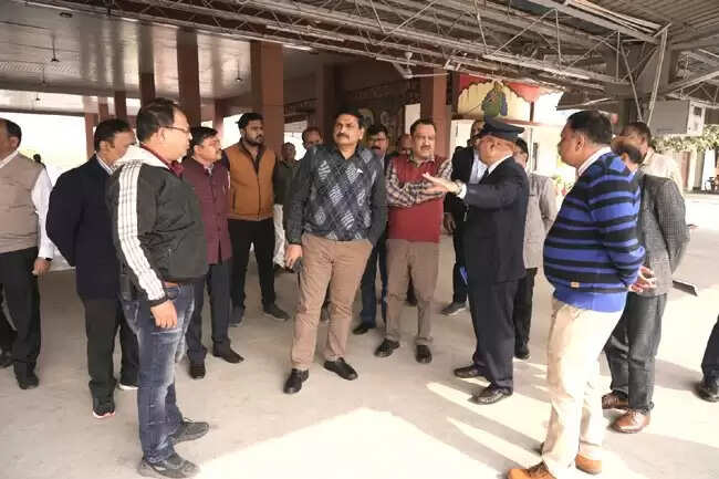 माघ मेला की तैयारियों के मद्देनजर महाप्रबंधक ने किया स्टेशनों का निरीक्षण