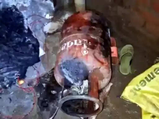 फरीदाबाद : सिलेंडर लीक होने से लगी आग, दस वर्षीय बच्चा झुलसा