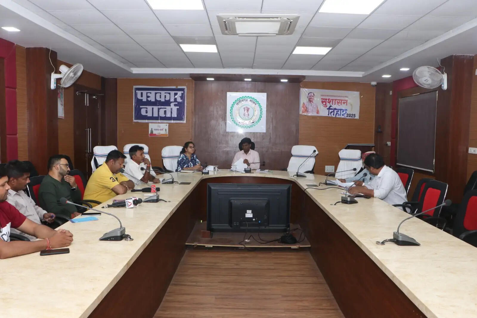 सूरजपुर जिले में सुशासन तिहार अंतर्गत कुल 83465 आवेदन प्राप्त हुए : कलेक्टर