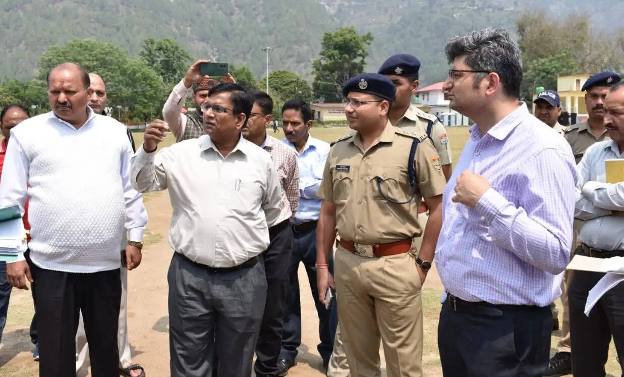 डीएम ने यात्रा मार्ग पर पेयजल, बिजली और पार्किंग की स्थिति का लिया जायजा