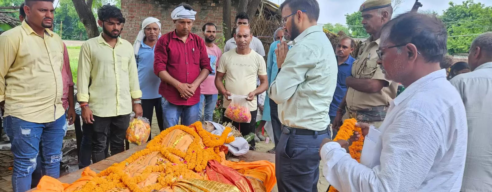 राजकीय सम्मान के साथ लोकतंत्र सेनानी को दी गई अंतिम विदाई