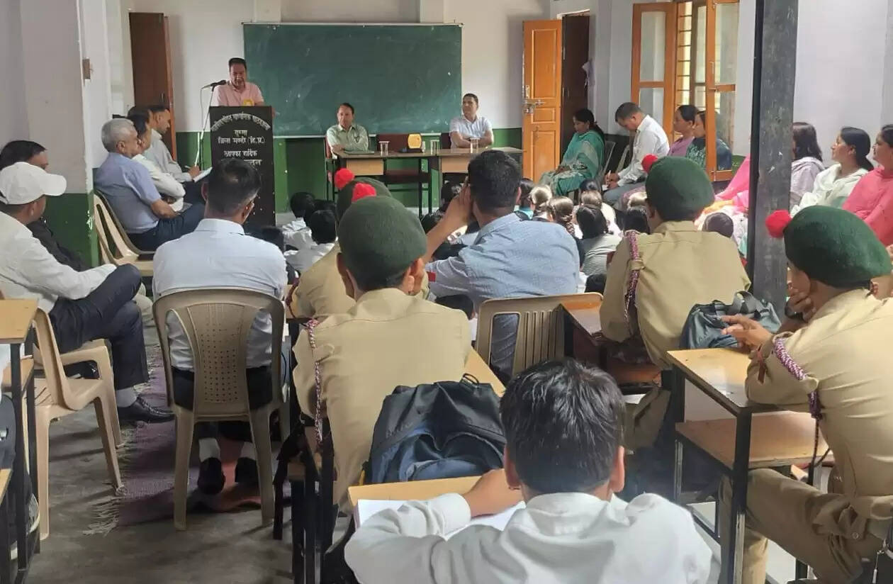 अपने भविष्य की चिंता स्वयं करें युवा: एन. आर. ठाकुर