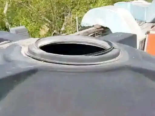 फरीदाबाद : स्वास्थ्य विभाग की लापरवाही, अस्पताल में पानी की टंकियों से ढक्कन गायब