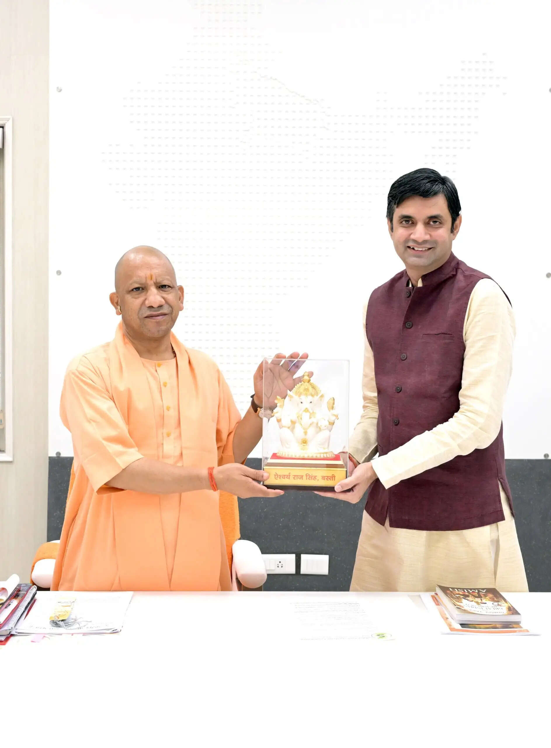 रालोद प्रदेश अध्यक्ष ऐश्वर्य राज सिंह ने मुख्यमंत्री योगी आदित्यनाथ से की शिष्टाचार भेंट