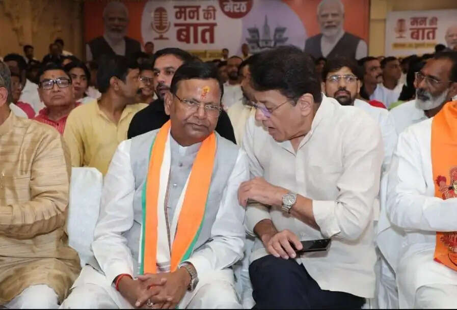 केशव मौर्य व ब्रजेश पाठक ने लखनऊ व पंकज चौधरी ने मेरठ में सुनी 'मन की बात'