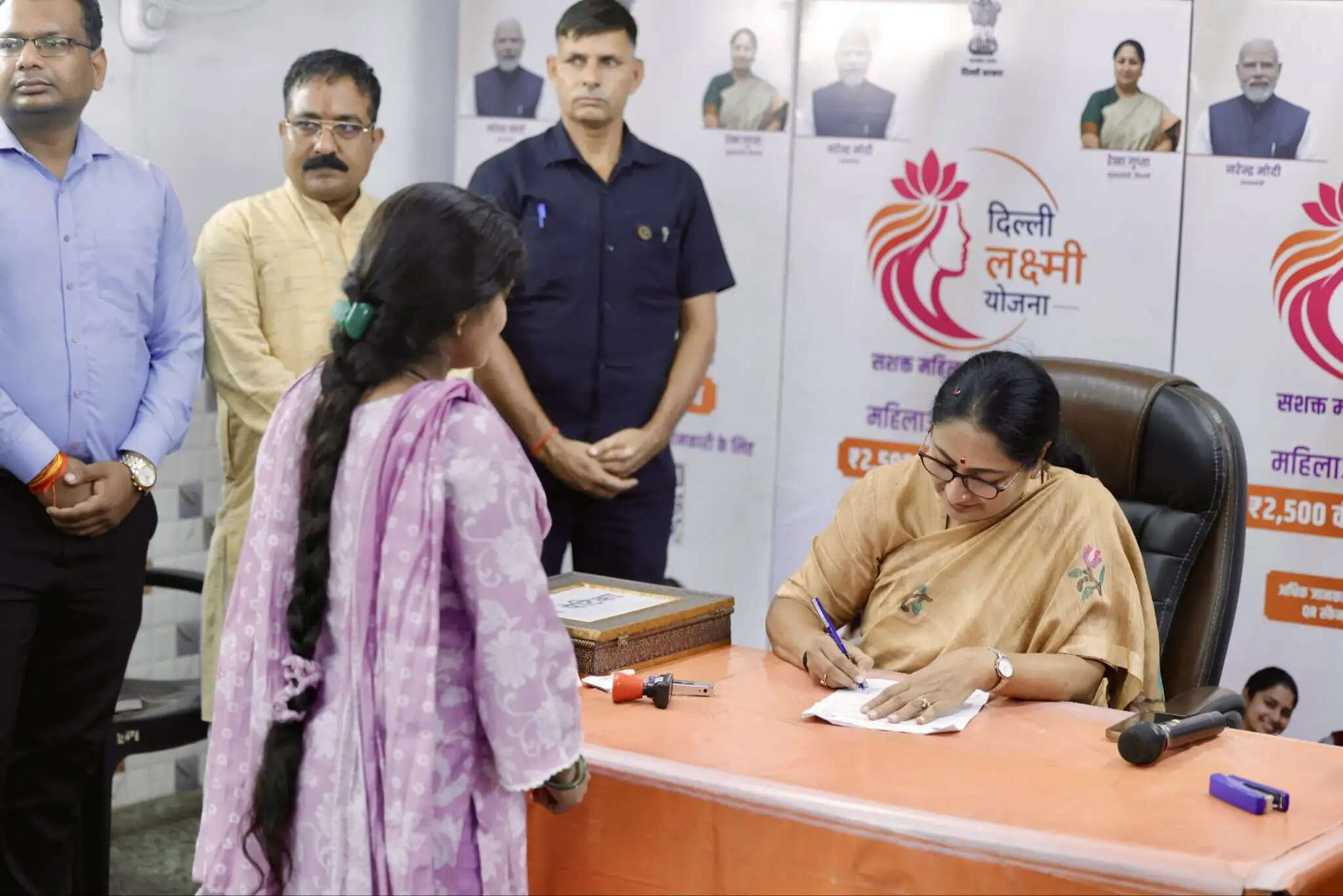 दिल्ली लक्ष्मी योजना में चार लाख से ज्यादा पंजीकरण, डेढ़ लाख आवेदन हुए जमा