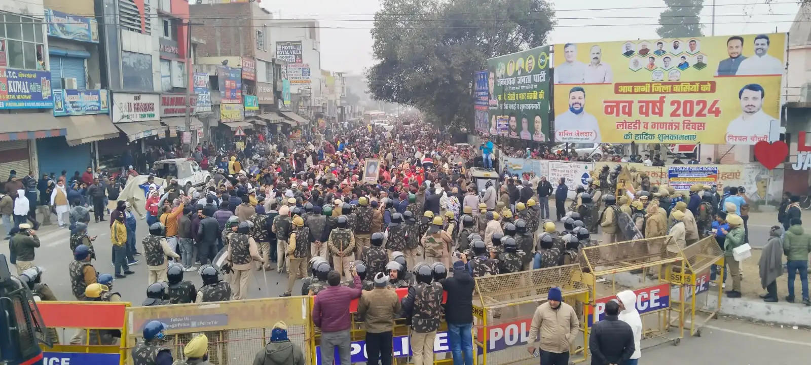 यमुनानगर: अतिथि अध्यापकों के धरने से जगाधरी बस स्टैंड चौक छावनी में हुआ तब्दील