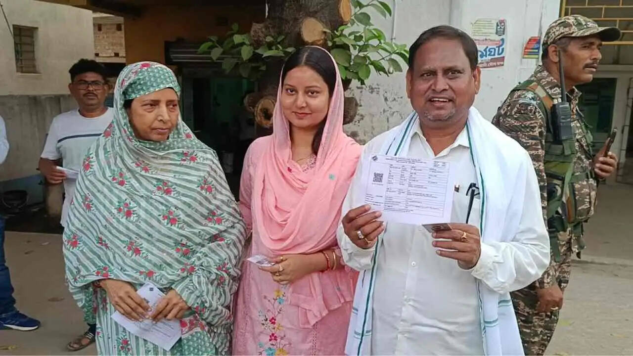 पश्चिम बंगाल में बंपर मतदान-पहले चरण में शाम 5 बजे तक 89.93 प्रतिशत वोटिंग