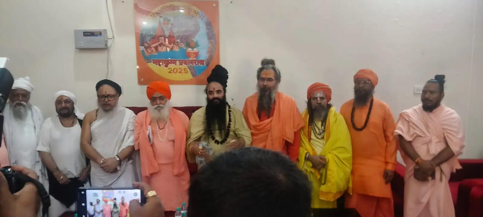 अखिल भारतीय अखाड़ा परिषद को लेकर विवाद गहराया, रविन्द्र पुरी एवं हरिगिरि के बयान का खंडन