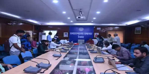 अपर समाहार्ता ने जनता दरबार में कई समस्याओं का मौके पर ही किया समाधान