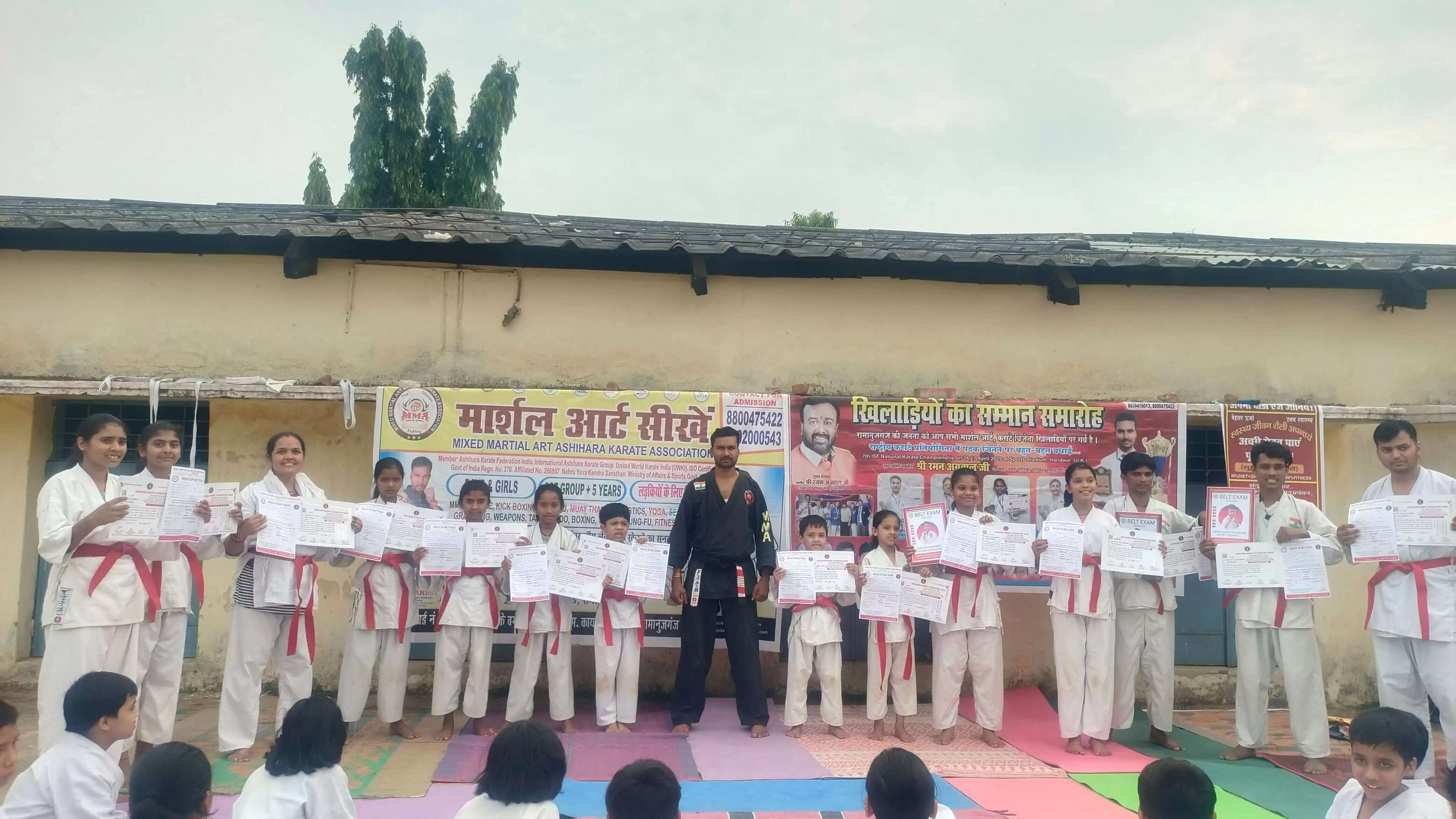 बलरामपुर : रामानुजगंज मार्शल आर्ट के 14 खिलाड़ियों ने किया बेल्ट एग्जाम पास