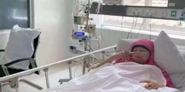 बांग्लादेश की पूर्व प्रधानमंत्री खालिदा वेंटिलेटर पर, सरकार ने वीवीआईपी घोषित किया