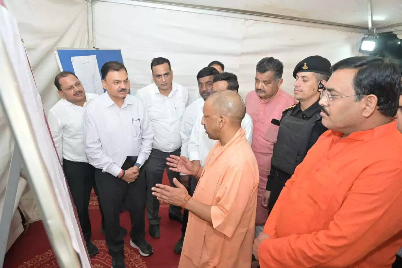 सड़क चौड़ीकरण में रखें जनसुविधा का पूरा ध्यान : मुख्यमंत्री