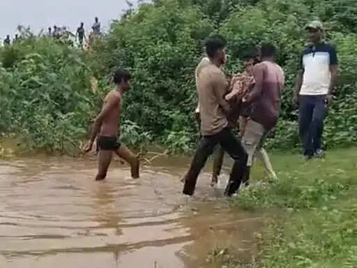 शहडोल: लापता महिला का जलाशय में मिला, शव ग्रामीणों ने 7 घंटे बाद बाहर निकाला