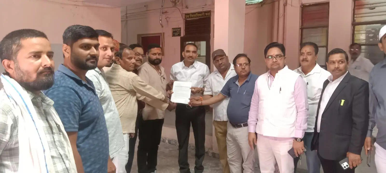 पत्रकार अग्निवेश सिंह हत्याकांड में कार्रवाई की मांग तेज, पत्रकारों ने मुख्यमंत्री को भेजा ज्ञापन