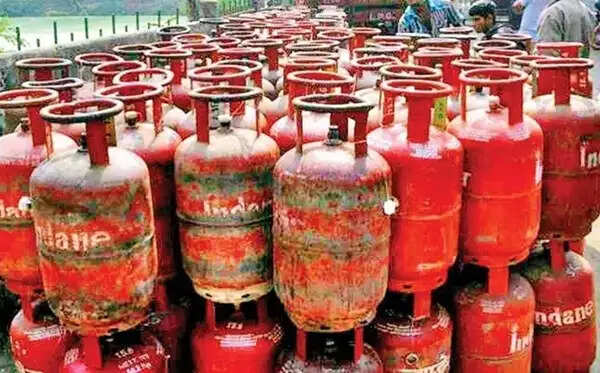 मप्र : अपर मुख्य सचिव ने घरेलू गैस सिलेंडर समय पर उपलब्ध कराने के दिए निर्देश