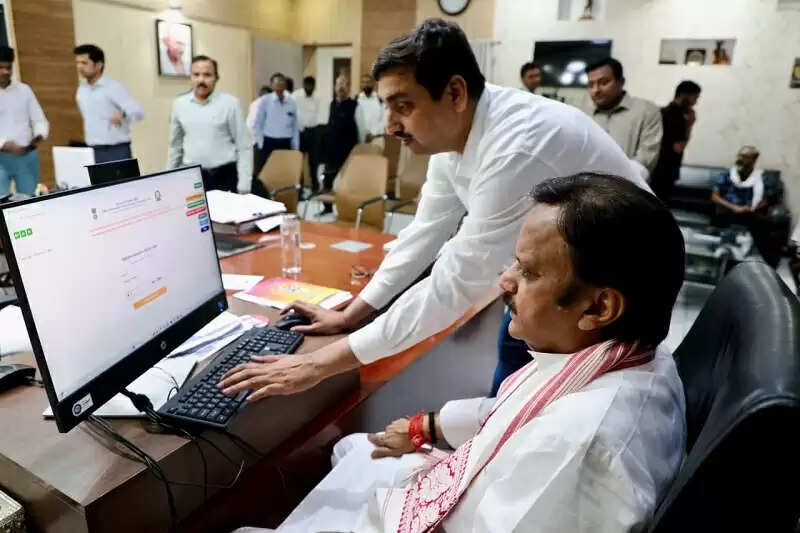 मप्रः उप मुख्यमंत्री राजेन्द्र शुक्ल ने स्वयं भरा अपना स्वगणना फॉर्म