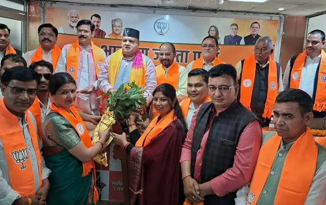 चमोली, हरिद्वार व देहरादून के विभिन्न दलों के कई जनप्रतिनिधि व अन्य भाजपा में शामिल