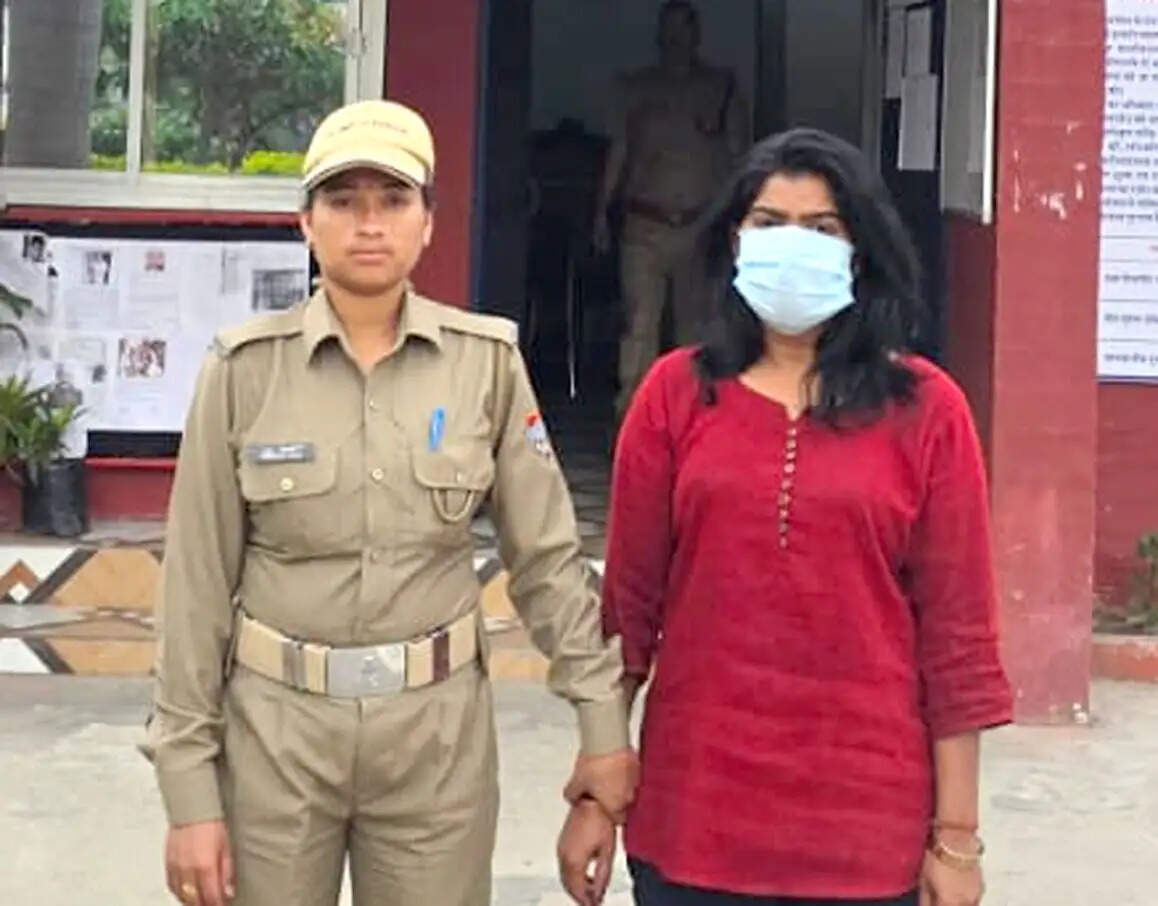 बाबा पर जानलेवा हमले में वांछित महिला गिरफ्तार