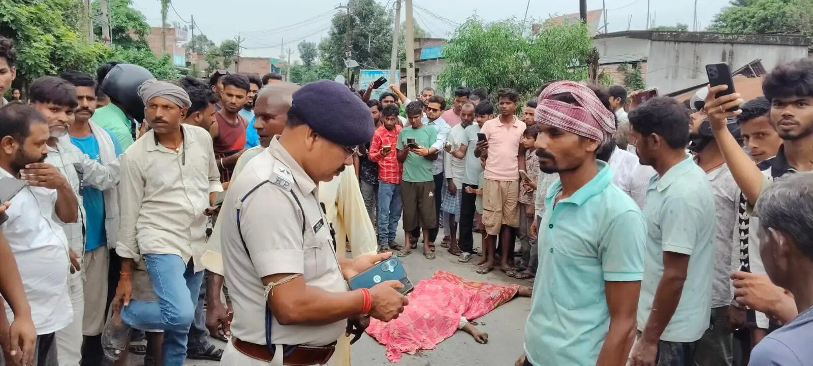 तेज रफ्तार ट्रक ने बाइक सवार युवक को रौंदा, मौके पर मौत