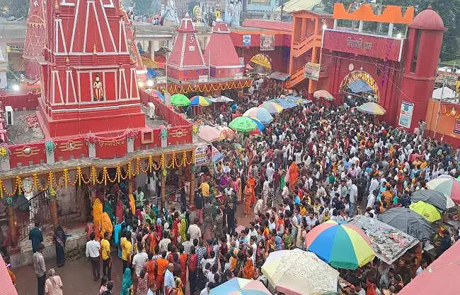 सावन की पहली सोमवारी पर शिवालयों में उमड़े श्रद्धालु,'ॐ नमः शिवाय', 'हर-हर महादेव' और 'बोल बम' के जयकारों से माहौल भक्तिमय हुआ