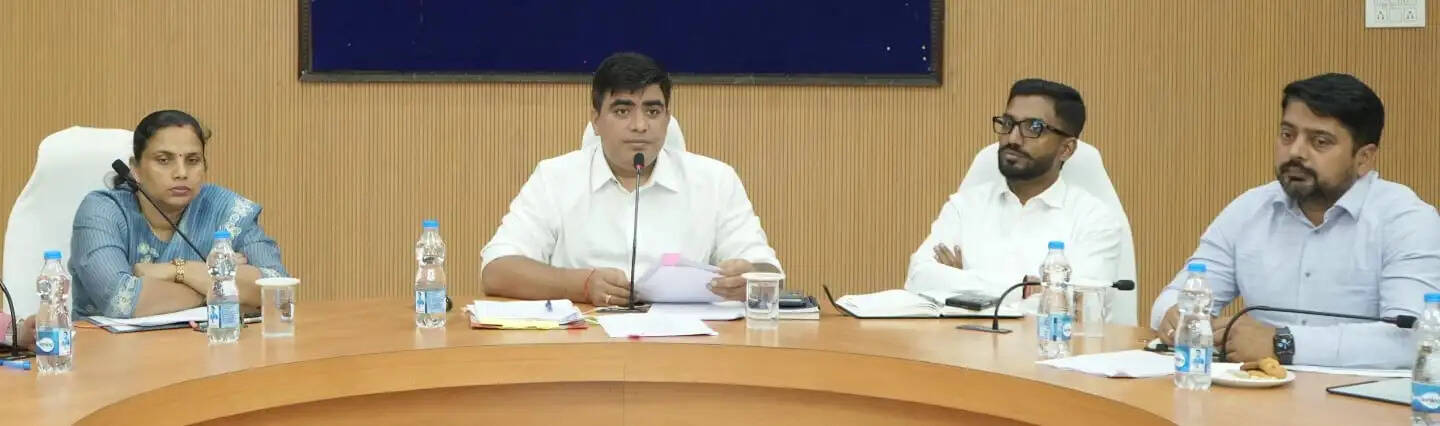 कोरबा : पांच से 17 वर्ष के सभी विद्यार्थियों का बायोमेट्रिक आधार अपडेट कराने कलेक्टर ने दिए निर्देश