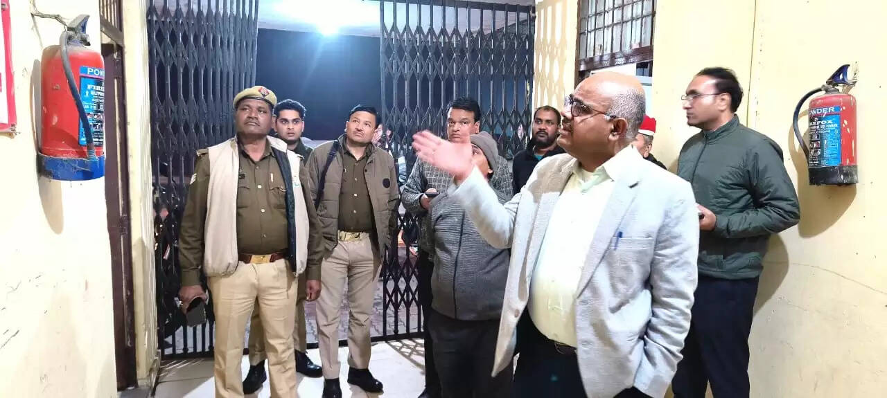 रैन बसेरों की व्यवस्था में लापरवाही पर होगी कड़ी कार्रवाई : जिलाधिकारी
