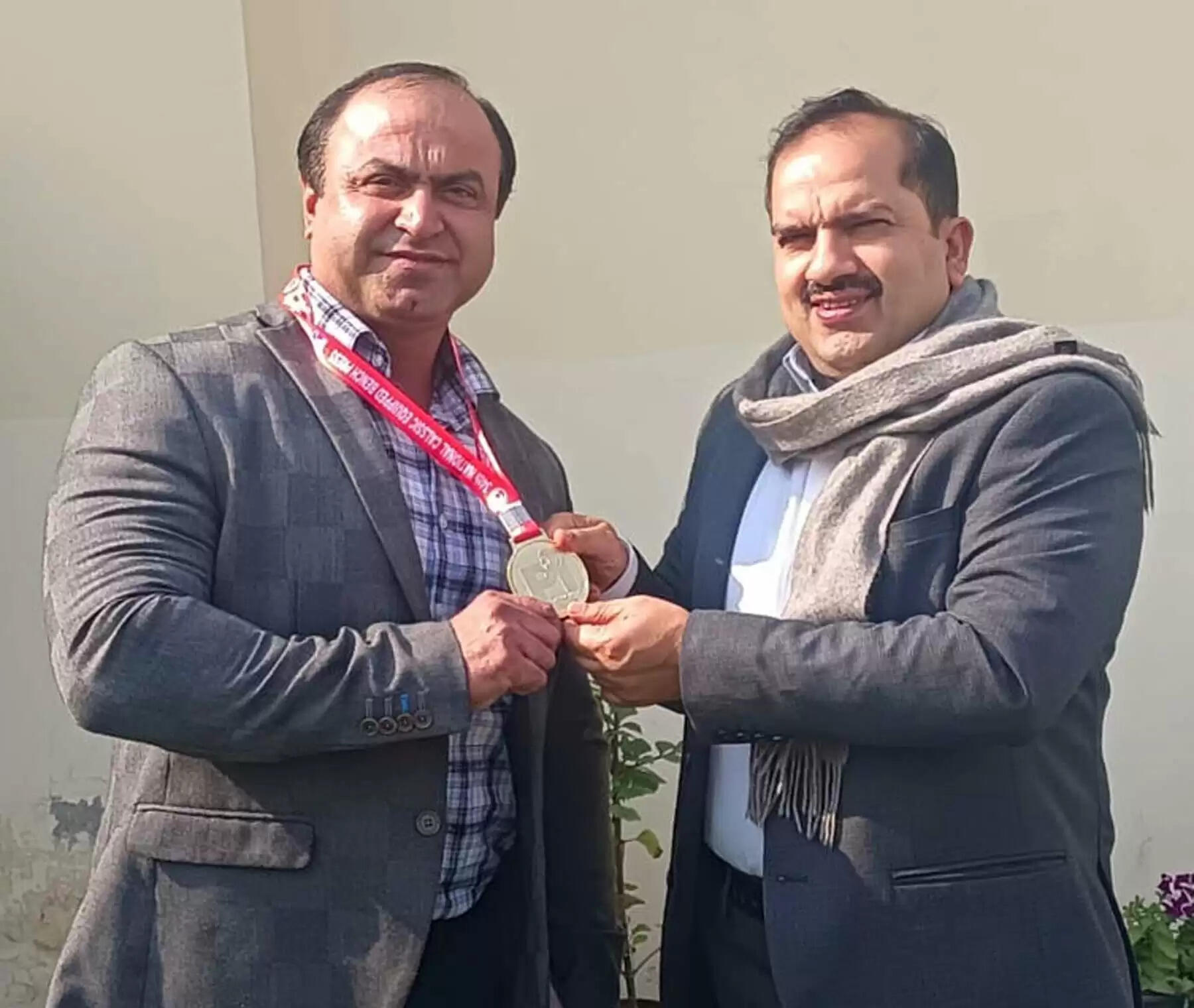 गुरुग्राम: नेशनल बेंच प्रेस चैंपियनशिप में उप-निरीक्षक राजबीर ने जीता गोल्ड मेडल