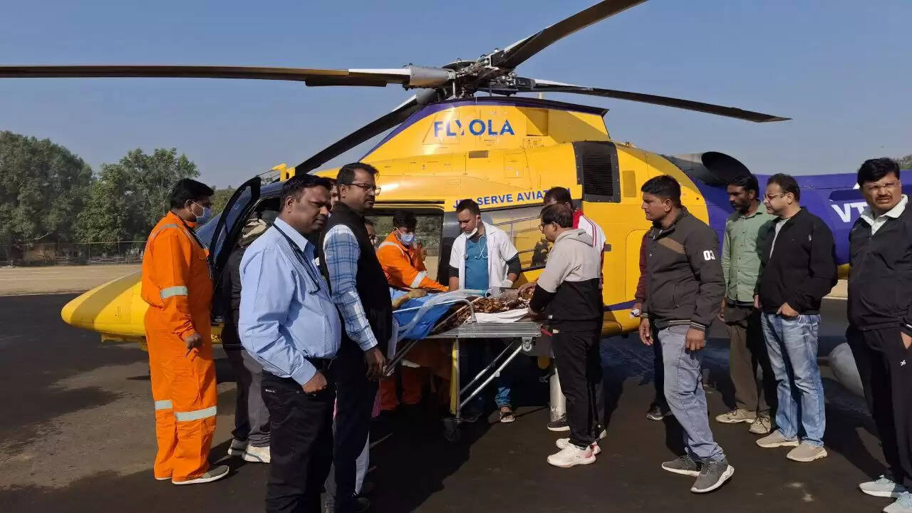 दमोह-प्रथम बार दमोह से किसी मरीज को मिली एयर एम्बूलेंस की सुविधा