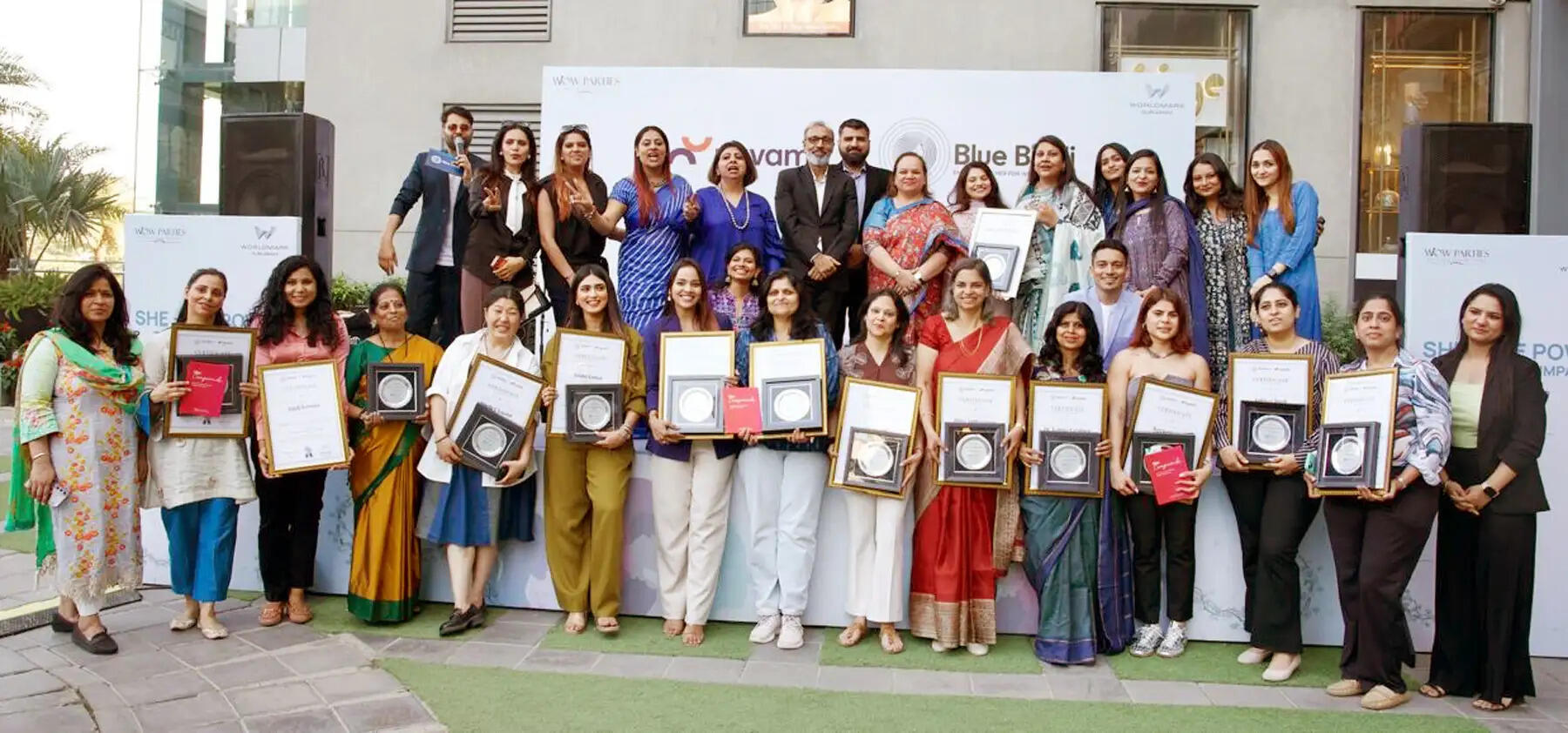 गुरुग्राम के वर्ल्ड मार्क में सजा ब्लू बिंदी वीमेन एंटरप्रेन्योर्स बाजार-2026