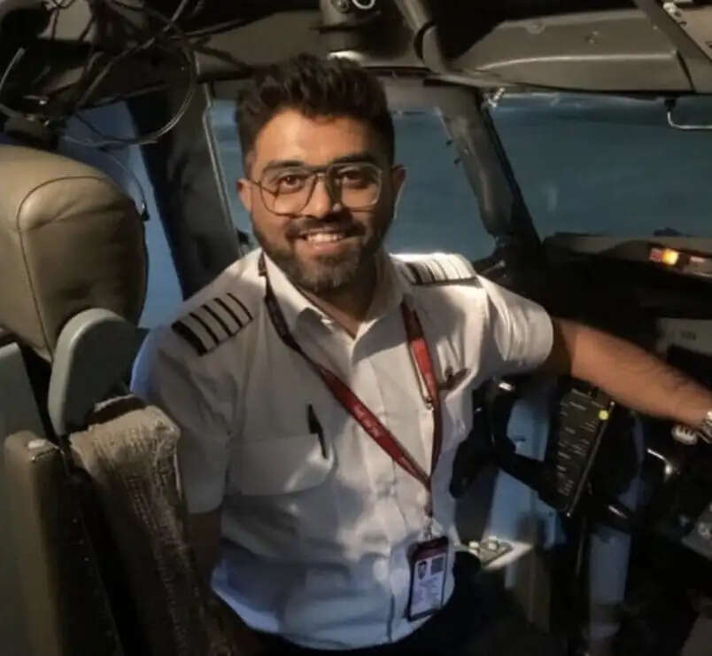 फ्लाईदुबई के भारतीय कैप्टन स्मित मच्छर को राज्य सरकार देगी ‘विशिष्ट गुजरात गरिमा पुरस्कार’