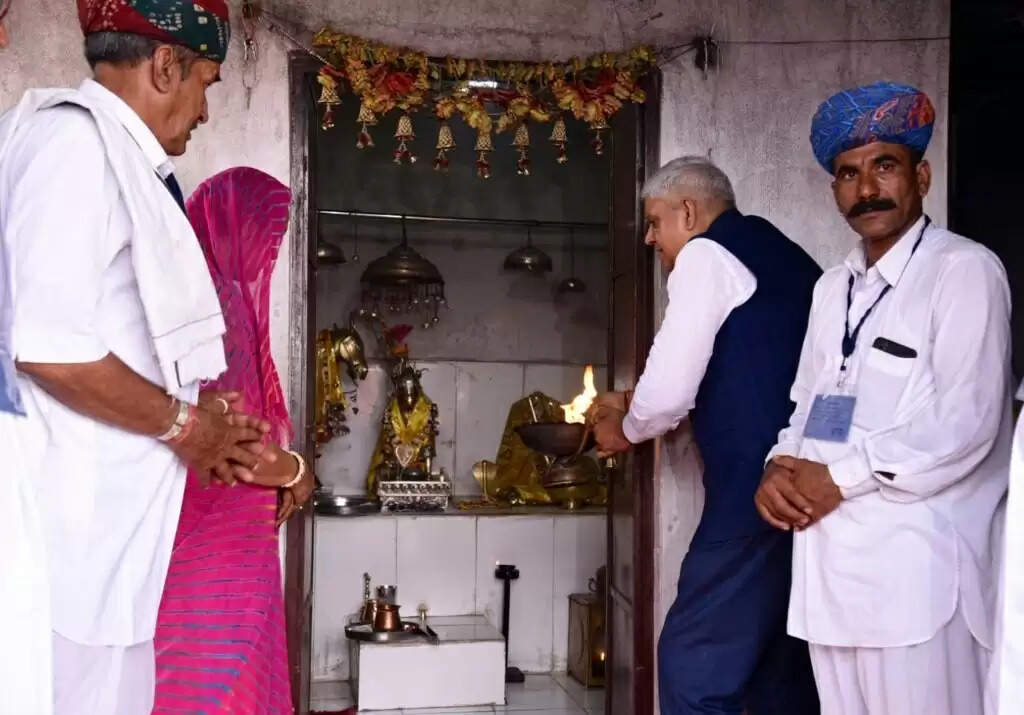 उपराष्ट्रपति धनखड़ ने खरनाल में वीर तेजाजी मंदिर के किए दर्शन