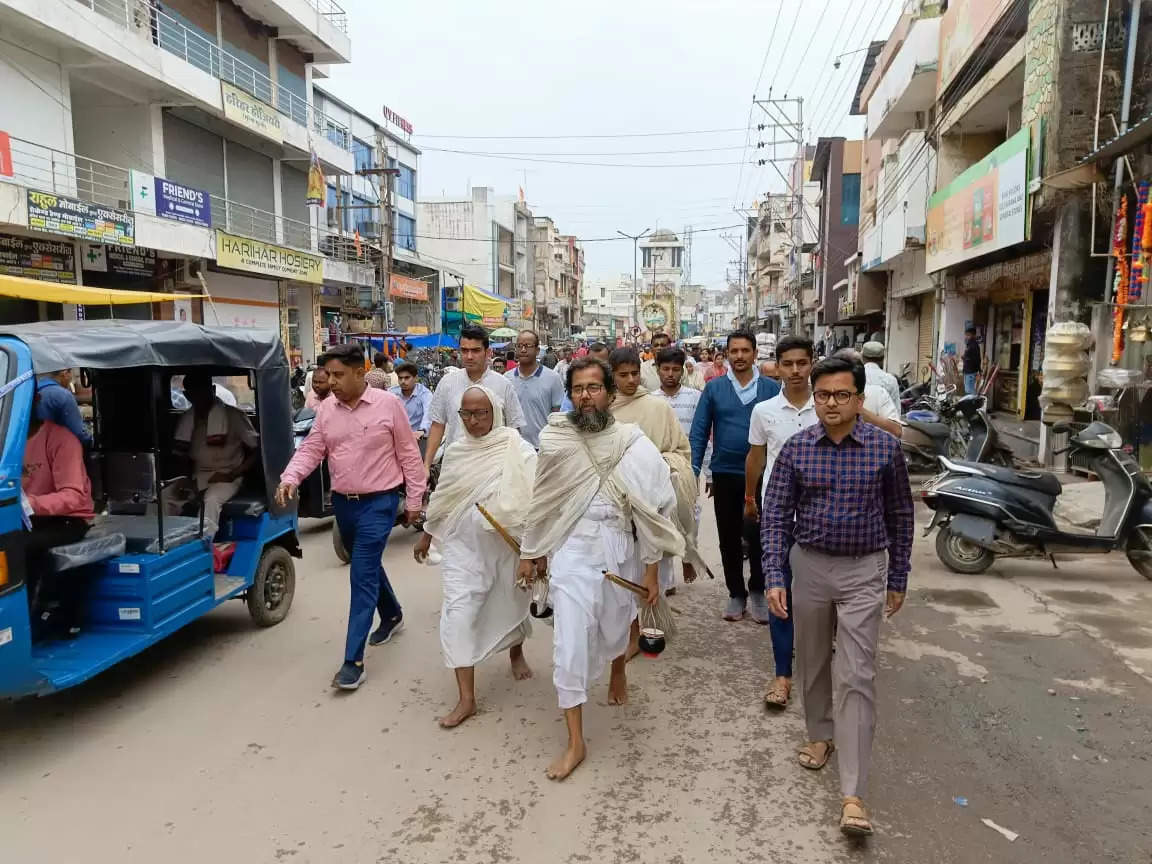 श्री नवपद ओली में शामिल होने जैन मुनियों का धमतरी आगमन