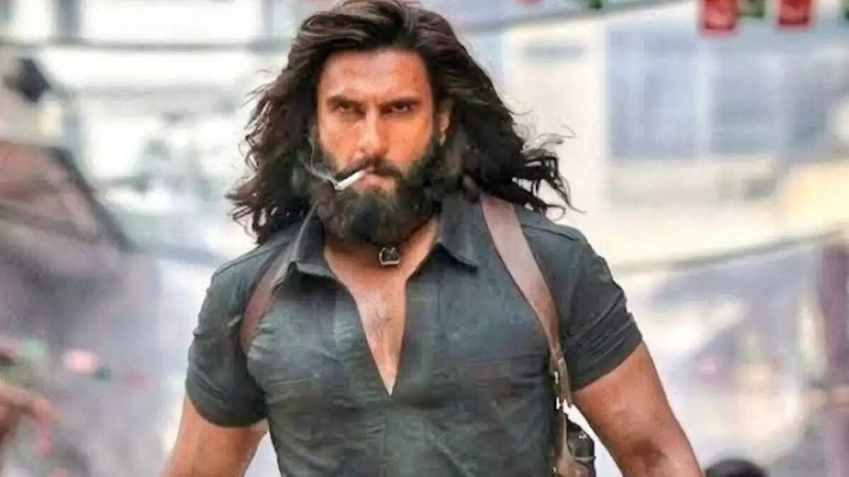 'धुरंधर' की कमाई में 32वें दिन गिरावट, फिल्म 'इक्कीस' पहले ही हफ्ते औंधे मुंह गिरी