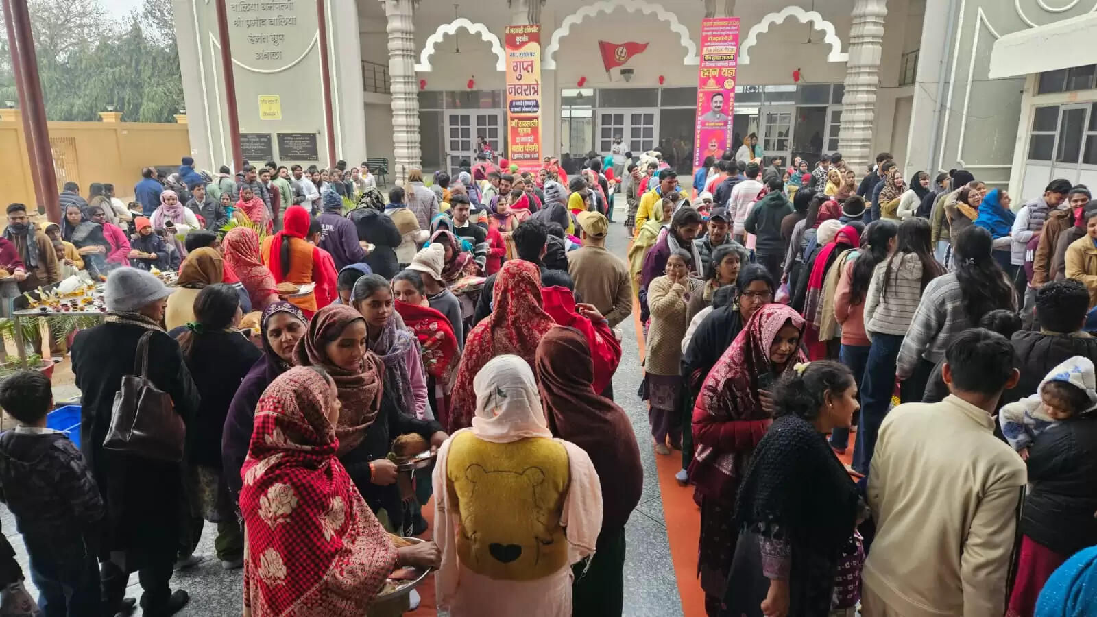 हरियाणा में नववर्ष पर मंदिरों-गुरुद्वारों में उमड़ी श्रद्धालुओं की भीड़